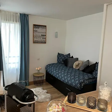Charming In La Defense With Free Parking Apartment *
