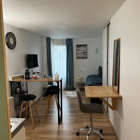 Charming In La Defense With Free Parking Apartment