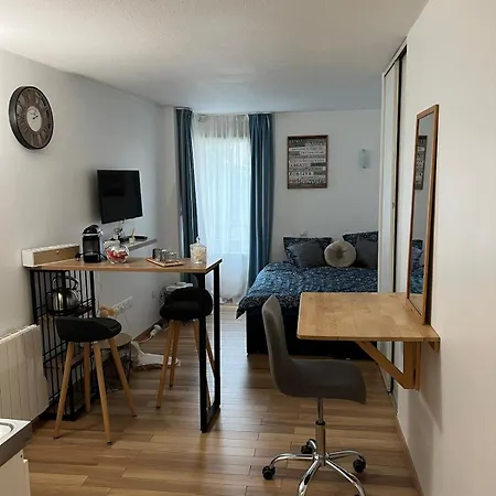Apartment Charming In La Defense With Free Parking Courbevoie